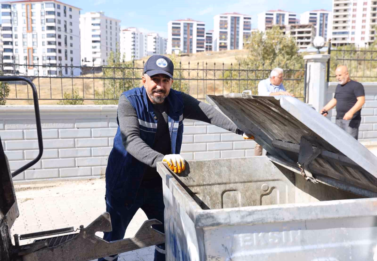 Temizlikçiden örnek davranış: 600 bin lirayı sahibine ulaştırdı