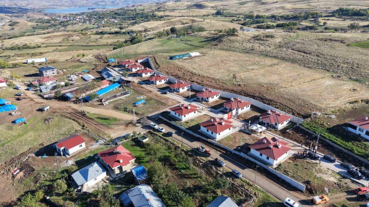 Tunceli'de kırsal konutların anahtarları teslim edildi