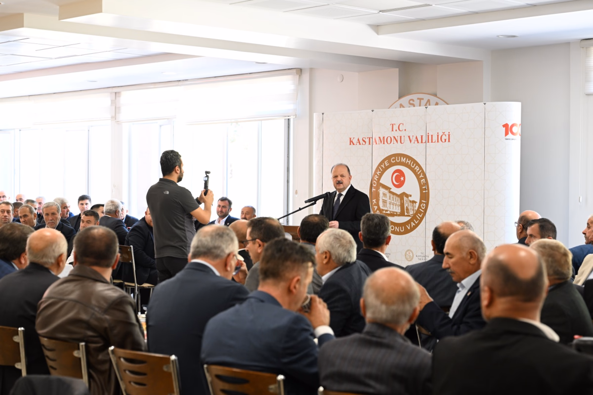 Vali Dallı'dan Muhtarlar Günü Yemeği