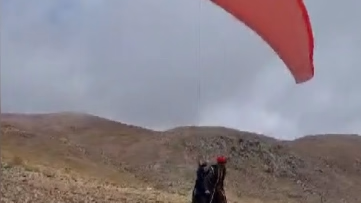 Adıyaman'da İrlandalı turistten wingsuit atlayışı