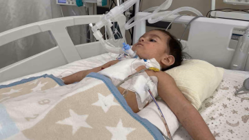 Akciğerinden ceviz çıkan bebek hayata bağlandı