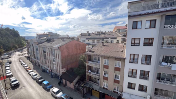 Apartmanların Arasında Kalan Evini Satmıyor