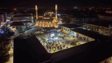 Cedidiye Kent Meydanı 2. Etap dükkanları tanıtıldı