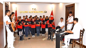 Çeşme'de Koridorda Müzik Projesi Başladı
