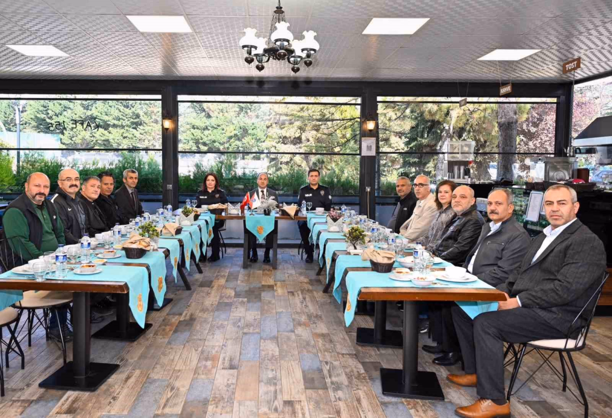Eskişehir Emniyetinden emekli personele veda yemeği