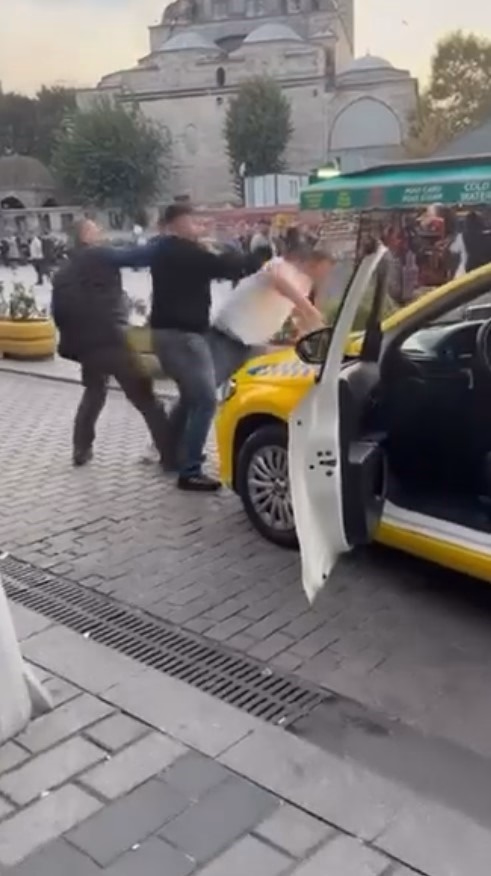Fatih'te Taksicilerin Yolcu Alma Kavgası