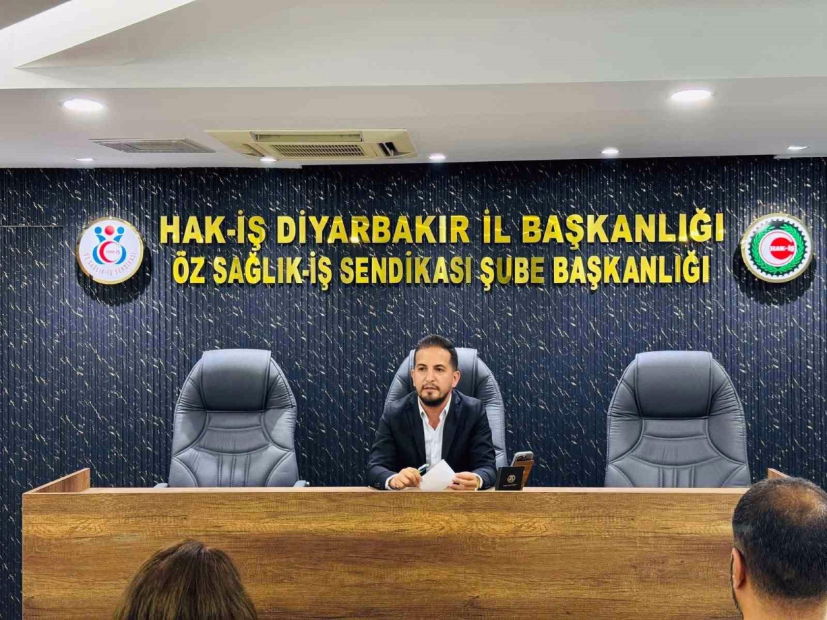 HAK-İŞ Başkanı Aküzüm'den gazeteciler günü mesajı