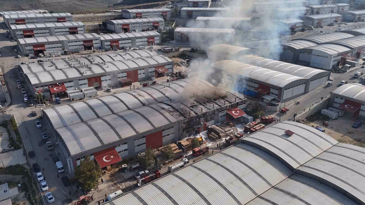 Hatay'da Fabrika Yangını Kontrol Altına Alındı