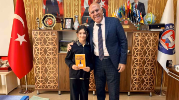 Hisarcık'ta Kitap Okuyan Öğrenciye Destek
