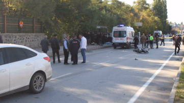 Malazgirt'te Otomobil ile Motosiklet Çarpıştı