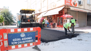 Mersin'de Sokaklar Sıcak Asfaltla Yenileniyor
