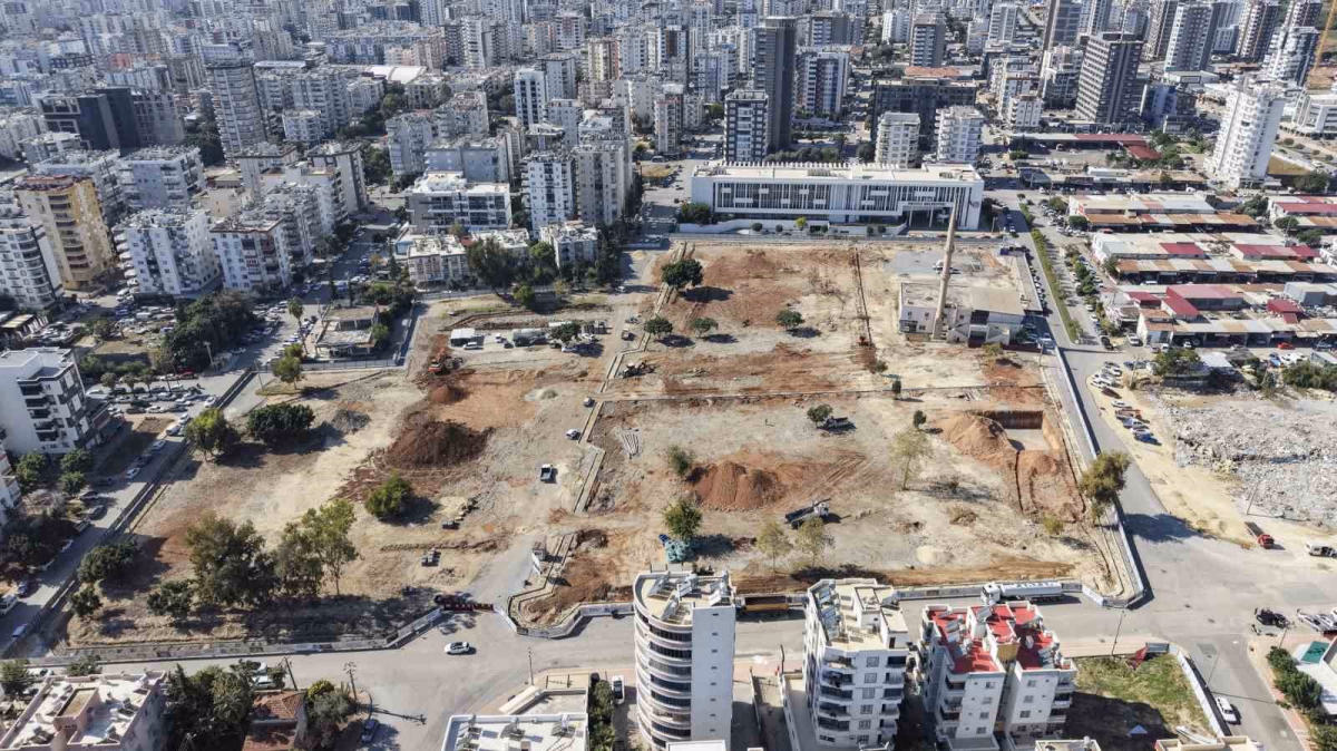 Mezitli Kent Meydanı projesinde çalışmalar sürüyor