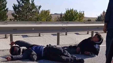 Motosiklet Refüje Çarptı: İki Yaralı