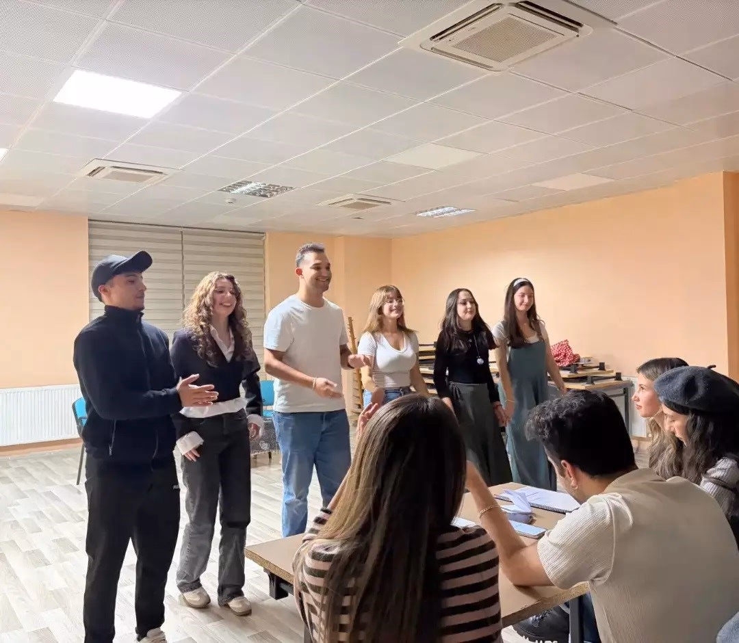 Muğla'da Gençler Kendi Yazdıkları Skeçleri Sahneledi