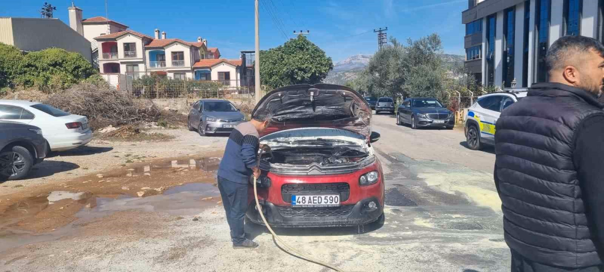 Muğla'da Seyir Halindeki Otomobil Yandı