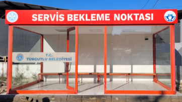 Turgutlu'daki servis durakları temizlendi