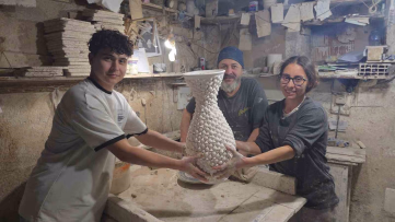 500 minik vazodan büyük eser yaptı