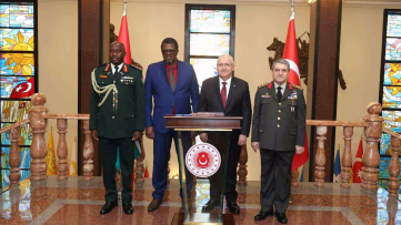 Bakan Güler, Gambiyalı mevkidaşını törenle karşıladı