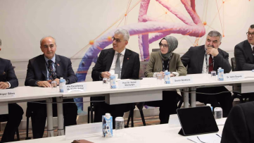 Bakan Memişoğlu Singapur'da Tesislere Gitti