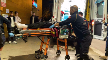 Balkondan Düşen 15 Yaşındaki Çocuk Yaralandı