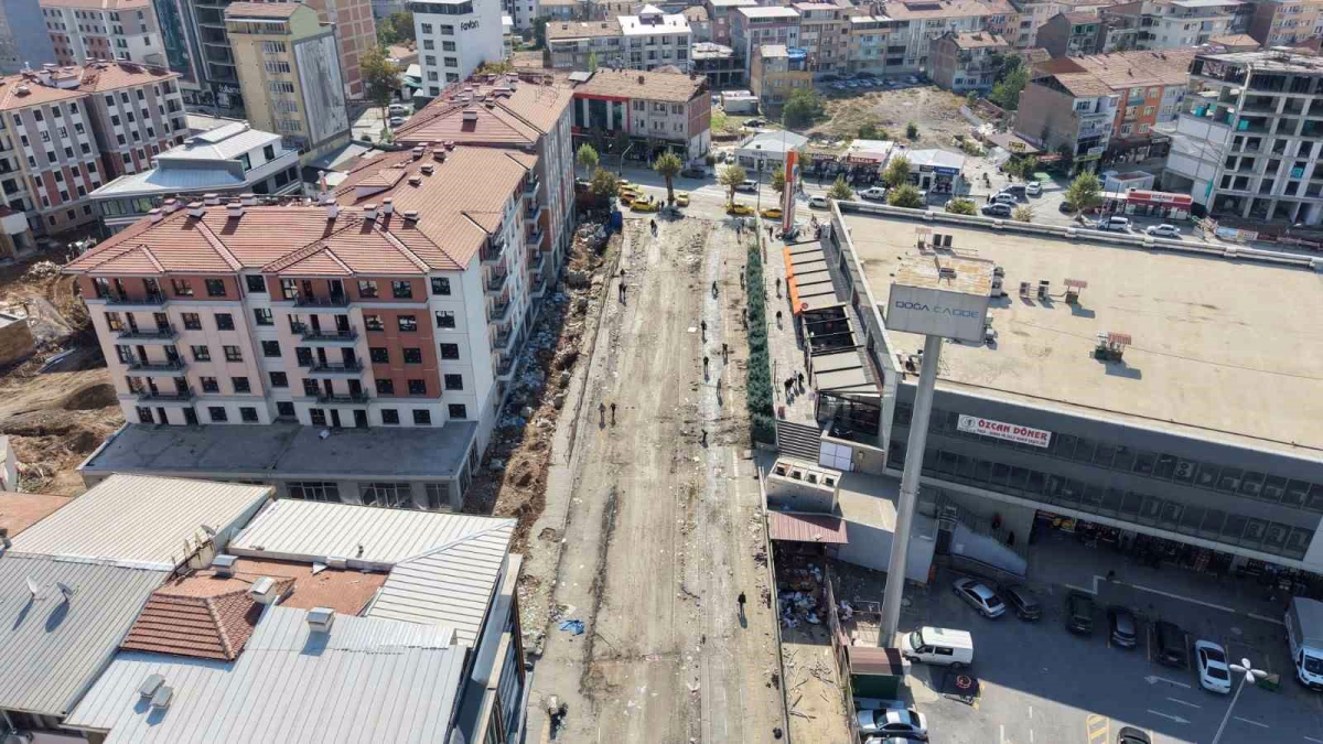 Battalgazi'de konteynerlerin kaldırıldığı alanlar temizleniyor