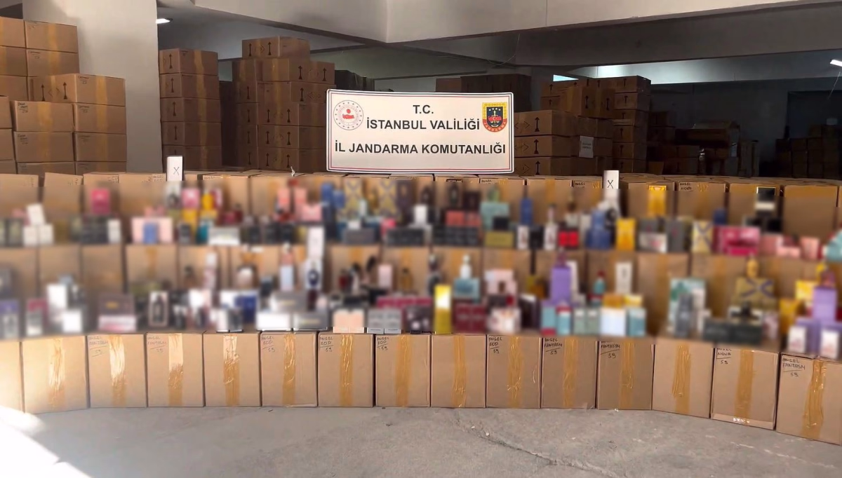 Bayrampaşa'da milyonluk sahte parfüm operasyonu