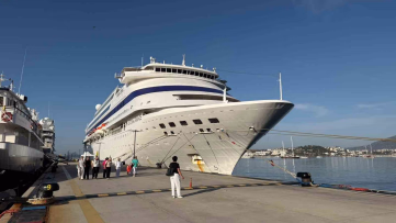 Bodrum'a üç kruvaziyerle 650 turist geldi