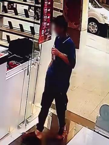 Bursa'da Telefon Hırsızlığı Kameraya Yansıdı