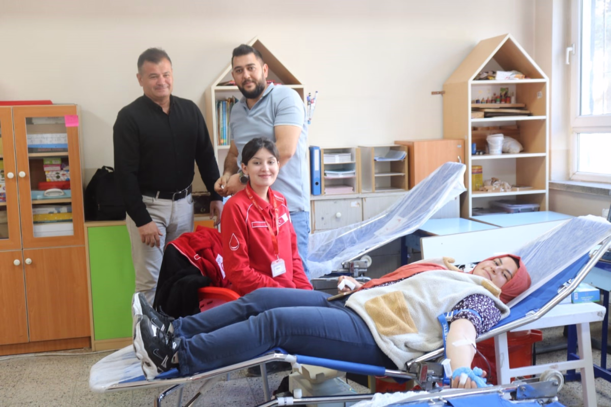 Çivril'de öğrencilerden kan bağışı rekoru