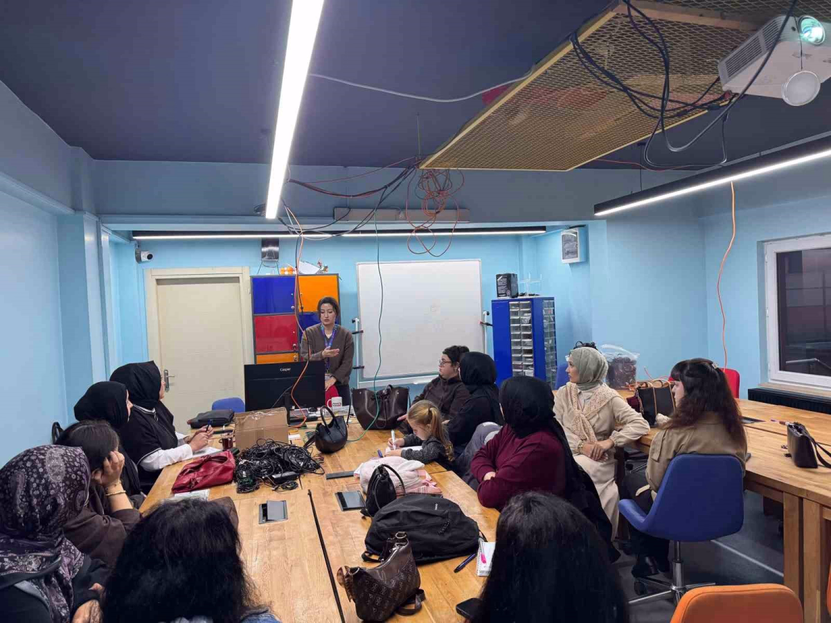 Düzce'de gençlere yapay zeka eğitimi başladı