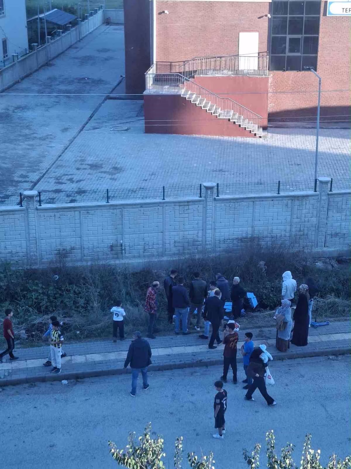 Elazığ'da Su Kanalına Düşen Çocuk Kurtarıldı