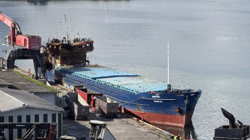 Giresun’da Hasarlı Gemiden Yayılan Yanık Kokusu