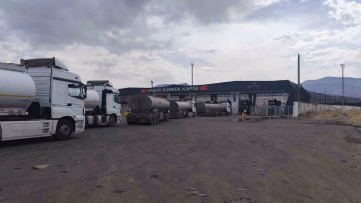 Habur'da Tır Şoförlerinden Düzenli Sevk Sistemi Talebi