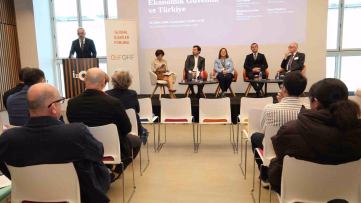 İzmir'de Ekonomik Güvenlik ve Türkiye Paneli