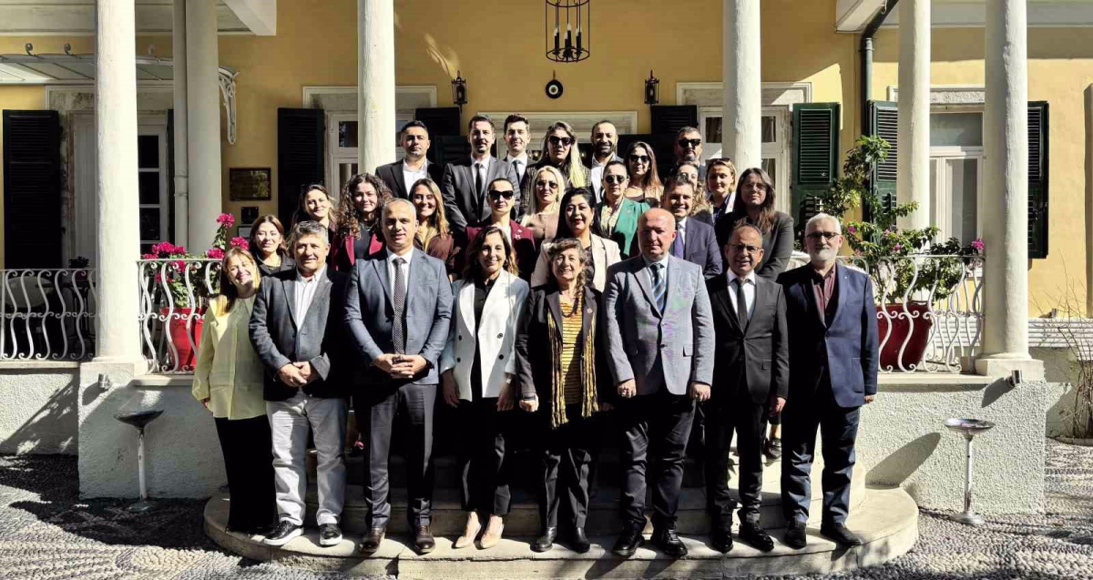 İzmir'de Muhtarlar ve Elektrik Şirketinden Buluşma