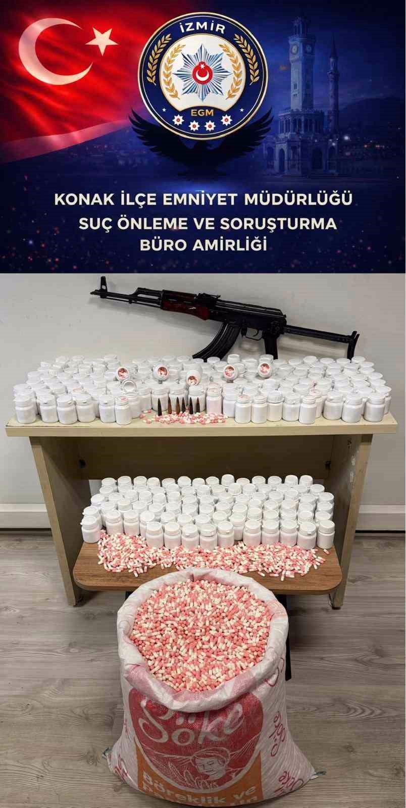 İzmir'de Uyuşturucu Operasyonunda Kalaşnikof Ele Geçirildi