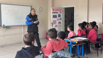 Kars'ta öğrencilere güvenli internet eğitimi verildi