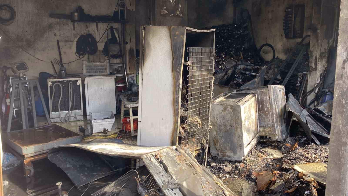 Kocaeli'de İş Yerinde Yangın Çıktı