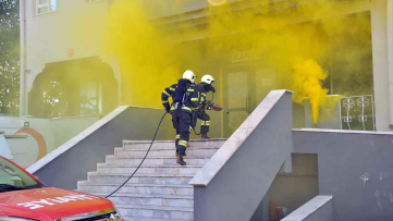 Kurtarma ekiplerinden okulda ortak yangın tatbikatı