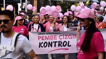Muratpaşa’da meme kanseri farkındalık yürüyüşü