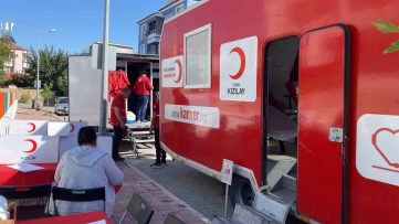 Öğrenciler velilerini kan bağışına ikna etti
