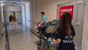 Otobüste dengesini kaybeden yaşlı adam yaralandı