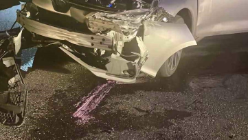 Sakarya'da Otomobil Bariyere Çarptı: 2 Yaralı