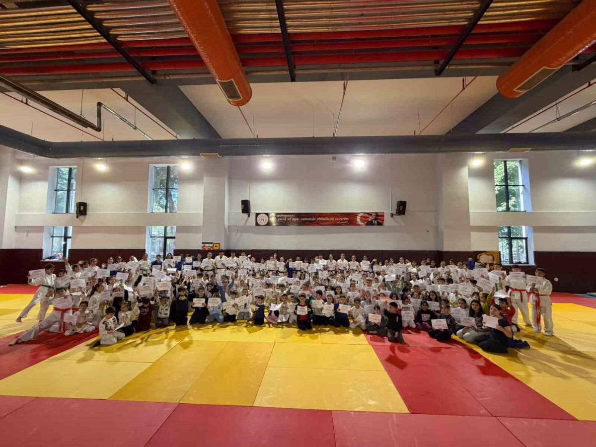 Salihli'de 300 Judocu Kemer Sınavında Ter Döktü