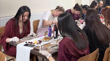 Sarıgöl’de gençlerin hayalleri seramikle şekilleniyor