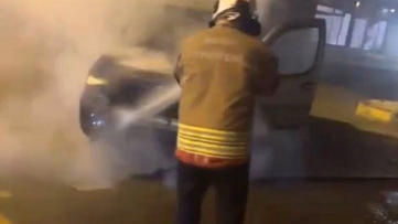 Seyir Halindeki Hafif Ticari Araç Yandı