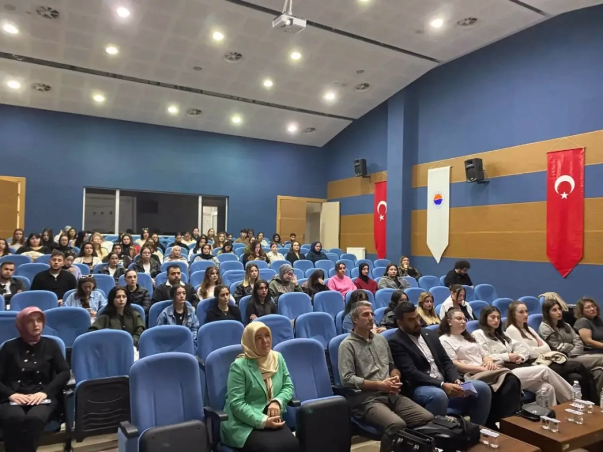 Sinop’ta Gençlere Güvenli İlişki Semineri