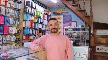 Telefoncunun dikkati kadını dolandırılmaktan kurtardı