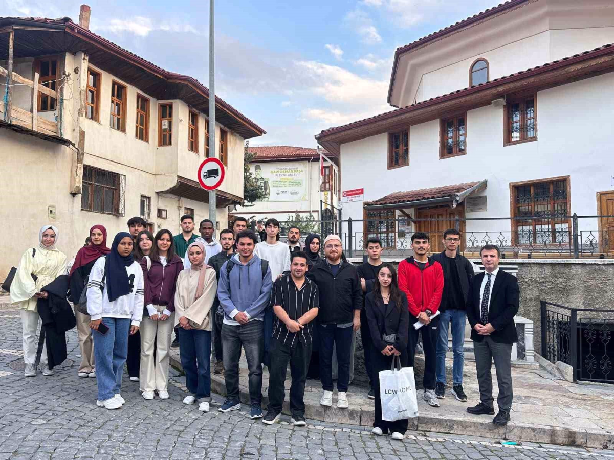Üniversitelilerin Tarihi Mekanlarda Ders Heyecanı