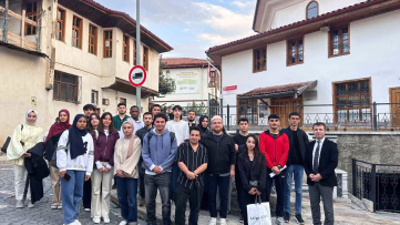 Üniversitelilerin Tarihi Mekanlarda Ders Heyecanı